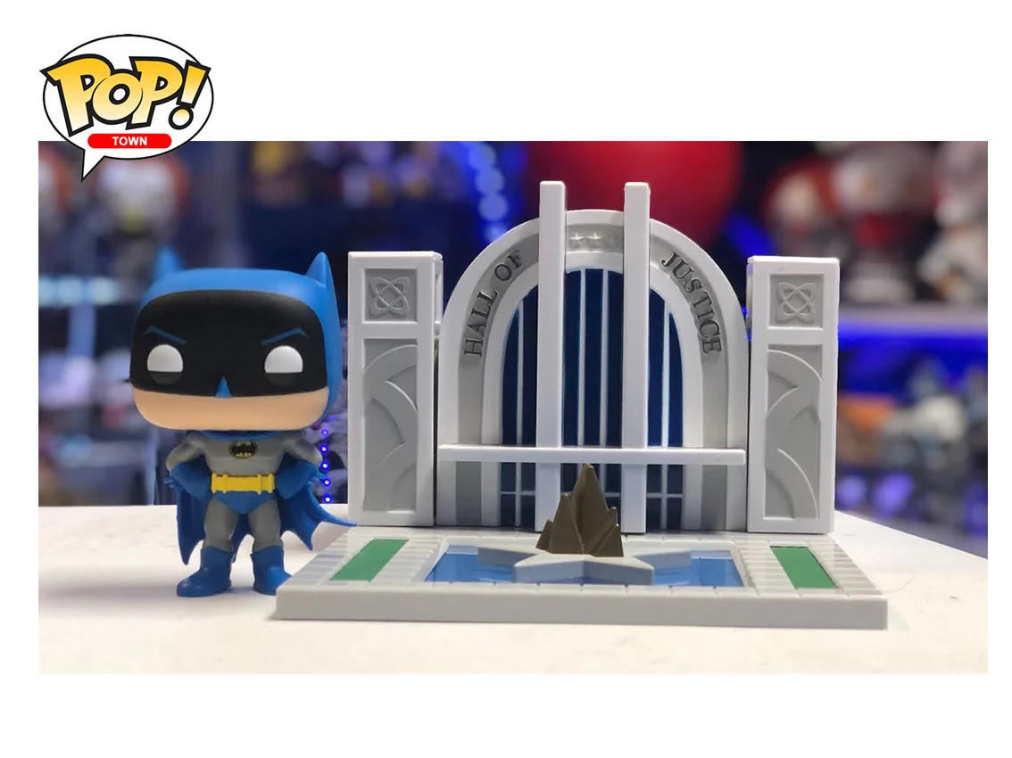 POP TOWNS: BATMAN 80TH - HALL OF JUSTICE W/BATMAN - Imagen 3